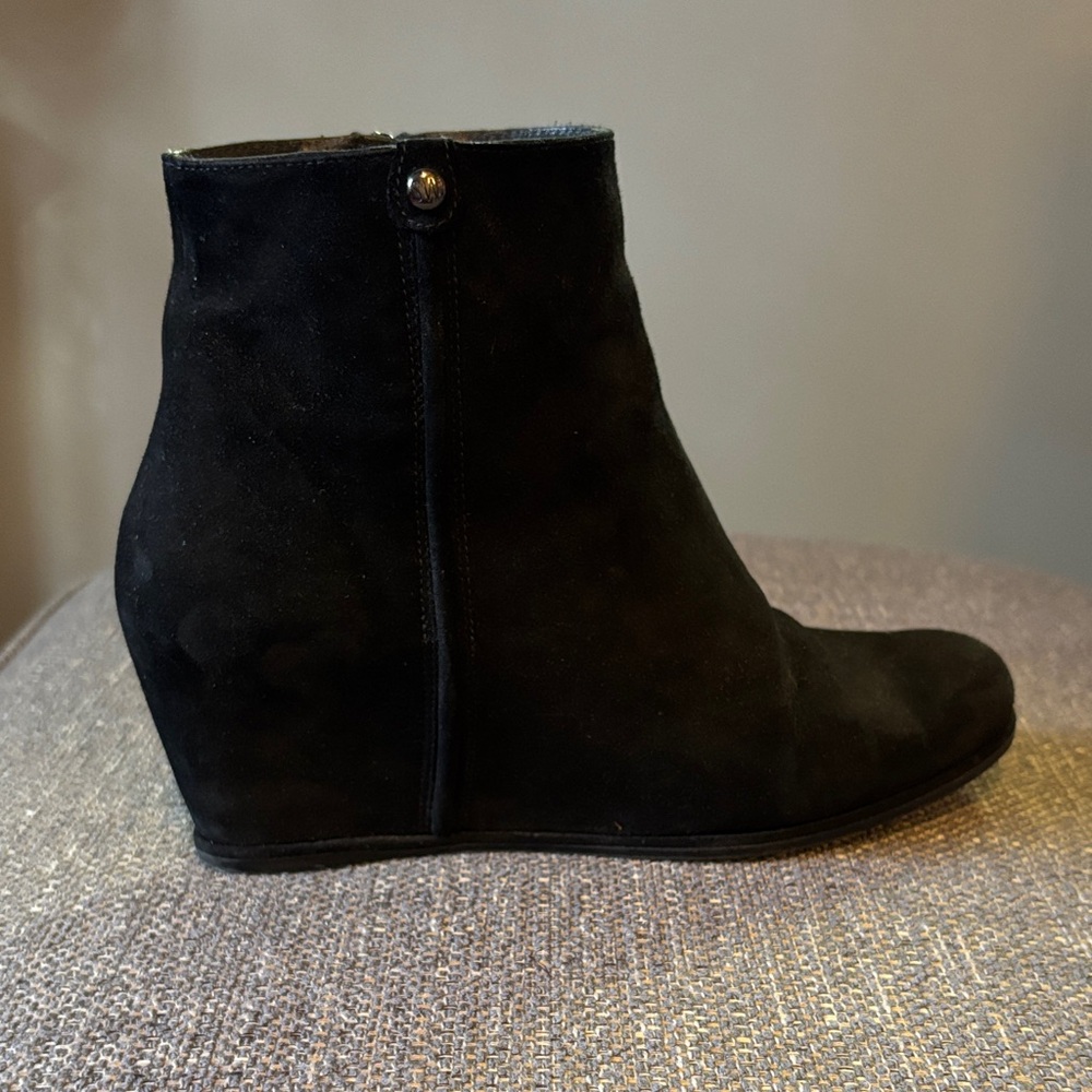 Stuart Weitzman black suede booties size 8